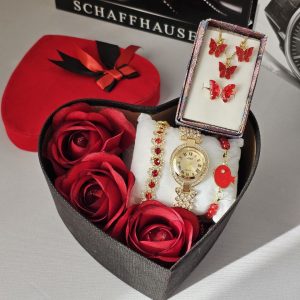 باکس هدیه زنانه ست یلدا باکس یلدایی کادو یلدایی زیورآلات یلدایی گردنبند و دستبند یلدایی ارسال رایگان